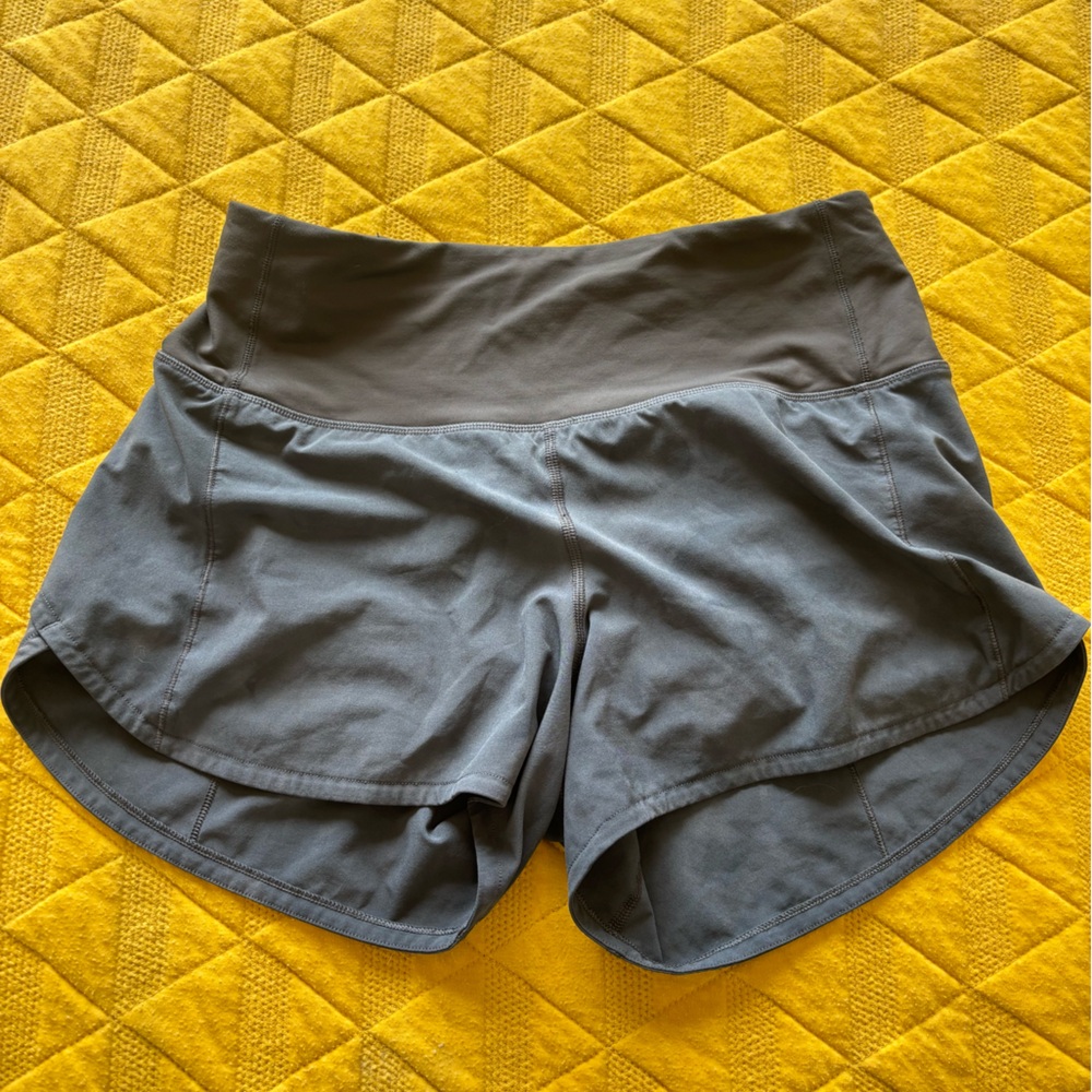 Gray camo speed up high rise lululemon short. Size 4. 4 inches in length.